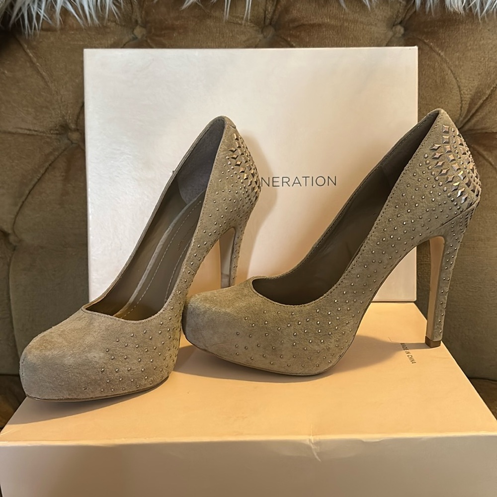 BCBG stiletto pumps